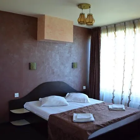 Roberto Hotel 3*